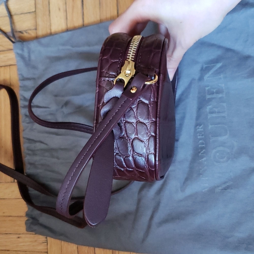 Alexander McQueen Croc-Effect Leather Camera Bag - Picture 5 of 12